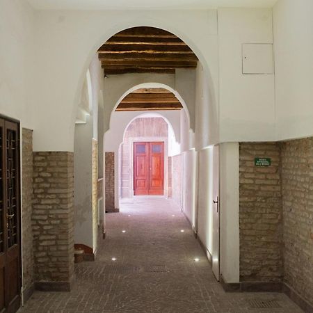 Corte Degli Estensi, Romantica Mansardina フェラーラ エクステリア 写真
