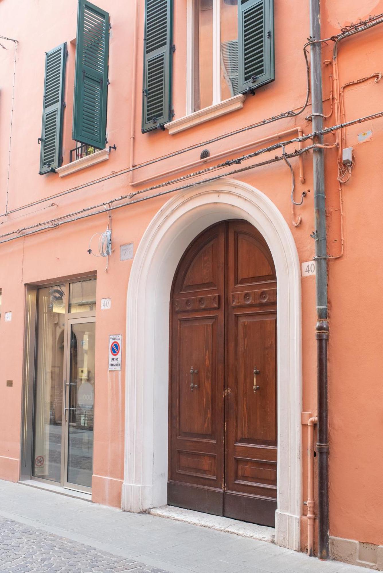 Corte Degli Estensi, Romantica Mansardina フェラーラ エクステリア 写真